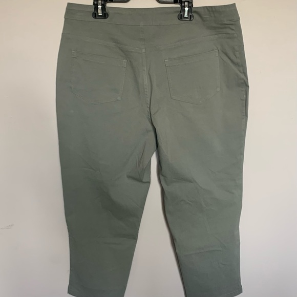 BNWOT!  TSC Exclusive! MarlaWynn 16P Capri/Crop with Tummy control. - Picture 3 of 9